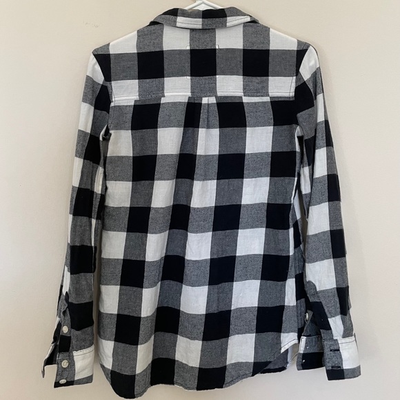 MOSSIMO black & white plaid button down in small - Picture 3 of 4
